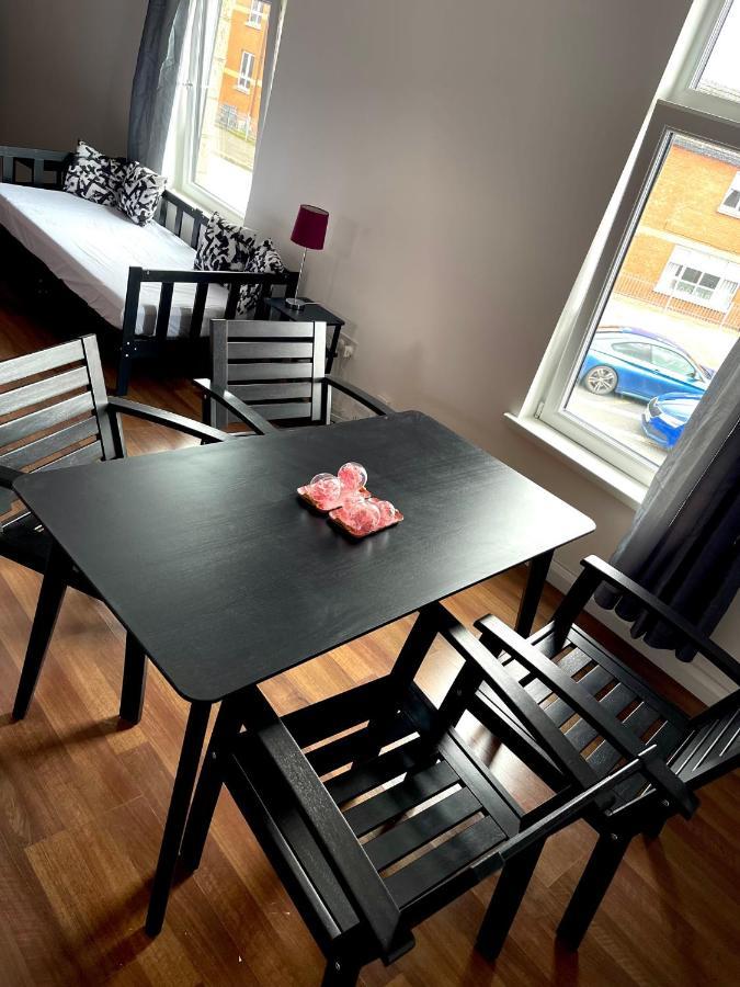 Entire Pinkapt - Free Parking - Up To 4 Guests - 3 Beds - Close To City Centre Belfast Dış mekan fotoğraf